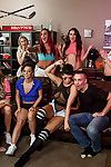 porno Nikki Benz becerdin at Vahşi seks parti
