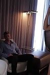 Pornostar escort erfüllt Ihr Neue Client in seine hotel Zimmer