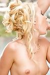 सुनहरे बालों वाली पॉर्न स्टार आलिया प्यार है कमबख्त घर के बाहर में उसके सेक्सी सफेद बिकिनी