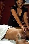 chaud Chinois masseuse acquiert -  jusqu' cul accroché et anal bonked