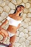 Thai jeune modèle dans lunettes de soleil
