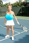巨大的 兰戈斯来说 日本 fullgrown 弱肉强食 玩 网球 与 她的 肉丸 和 ba