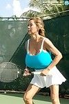 العملاق Marangos اليابانية fullgrown مينكا اللعب التنس مع لها اللحم و با