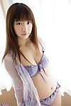 Привлекательным порнозвезда Хина Куруми вверх Рядом и конфиденциальной