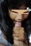 जंगली मिनी इन्डोनेशियाई लड़की Bonked लंबित चूत में वीर्य भरने