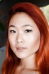 redheaded चीनी एमेच्योर घास का मैदान हार्ट flaunting मुंडा छीनना सड़क पर