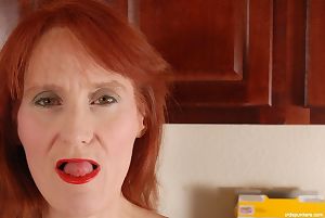 Redhead granny Debra is hypocritical scant heavens be imparted to murder stun with an increment of masturbating
