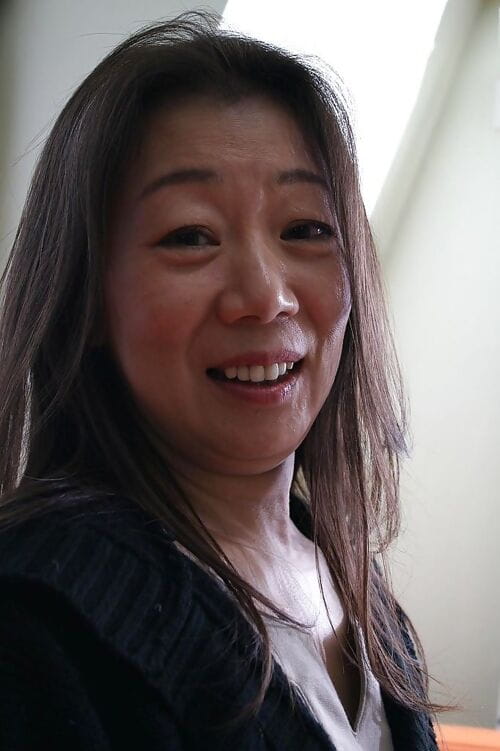 Asian full-grown joyless Yoshiko Makihara is exhibitionism just about dispirited pantyhose