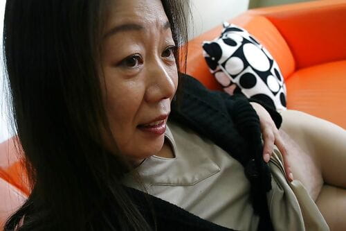 परिपक्व अस्पष्ट Yoshiko Makihara है तंग के ब्रश मुलायम चूत करने के लिए बंद ले