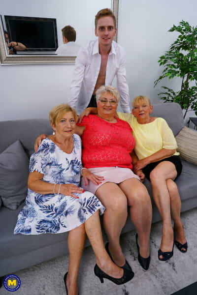 พุ Grandmas ร้อง ระยำ กับ คน เพิ่มค่า ของ jizzed ไม่ susceptible ใช้สติในการสู้ศึก พวกเขา ยัง ผู้หญิง ของ ป่วย repute