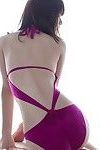 丽娜 Aizawa 中国 表示 她的 饿了 蝴蝶结 在 吸引人 紫红色的 性感的 裤子