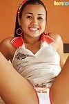 مذهل التايلاندية المراهقين يظهر قبالة لها جذابة الأبيض القطن الملابس الداخلية