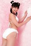 Miu Nakamura oriental dans blanc sous-vêtements est un provocateur modèle