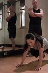 野性 和 曲线优美的 杰西卡 曼谷 购买 一个 非凡 锻炼 从 她的 健身 指南