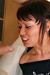cinese wench raggiunge gola bonked
