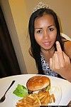 タイ gal 食べる ハンバーガー