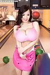 Người trung quốc Hitomi Tanaka winnig zeppelins Cuộc thi đấu trong bowling