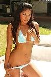 Gertenschlanke Japanisch hotty in bikini Sonnenbaden