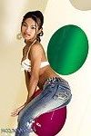 thai Bambola Tussinee Erotico danza privo di Il suo inflessibile jeans