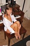 Midori West Erotico Danza :Da: il pianoforte