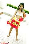 曼谷 年轻的 Tussinee 在 一个 极端 拳 泰国 拳击 衣服