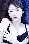 Atemberaubende Japanisch Anri sugihara posing in ebon Unterwäsche