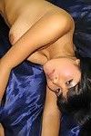 tailandés novia posando en daybed