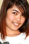 Adolescente filipina amplifica su sin pelo Twat Cerca de en vivir cámara