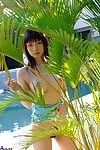 巨大的 牛奶 麻袋 日本 偶像 披露 她的 长硬毛 子宫 在 公共