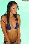 skinny Chinois ange dans bikini piscine
