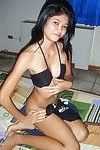 潮湿的 中国 少年 街 妓女 暴露 她的 公司 泰国 屁股