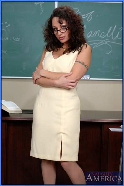 Big titted MILF teacher in glasses Isabella Manelli exposing big butt