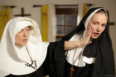 Mature nun Nina Hartley turns Mona Wales into a full blown lesbian