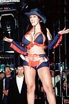 busty Milf Babe Crystal Gunns Schuppen cowgirl outfit bei strip Club