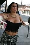 热 摩洛伊斯兰解放阵线 希拉 玛丽 表示 她的 巨大的 屁股 和 胸部 室外 在 公共