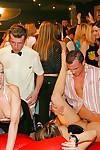 Jadish Europeu safadas satisfação seus fome para galos no o bêbado Sexo festa