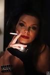 สูบบุหรี่ MILF Michell ลังกำจัด แล้ว ลังช่วยตัวเอง เธอ แน่ รู
