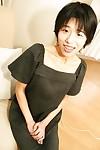 sexy lachen Aziatische .. Shinobu Funayama is stretching haar strak Vagina