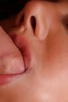 Bezczelny mamuśki daje A Sex oralny z Piłka lizać dla jej usta Pełna z wytrysk