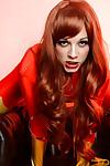 Tuyệt vời cosplay với một Nóng tóc đỏ Sophie Parker trong những sống phòng
