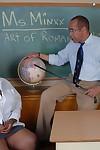 Chesty Negro la maestra de escuela Minxx revelando La grasa Negro Tetas en En el aula