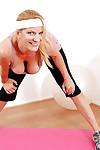 Sporty mature babe Robbye Bentley stays in shape by vibrating her clit fiercely
