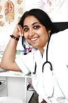 Сало индийский медсестра Алиса Мигает телок нижнее белье в Больница