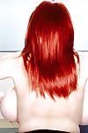 redhead Griechisch Babe Diane Poppos auszusetzen massive Milf Titten und haarige Fotze