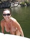 Seductora MILF en blanco Bikini Wifey Tener algunos divertido al aire libre