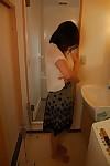 아시아 섹시한중년여성 하루코 오구라 스트립 아 고 을 얻 엿 힘든 후에 샤워기