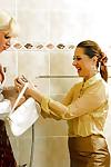 Daria Glower & - Bella Morgan có vài ướt hoàn toàn Clothed vui vẻ trong những Tắm