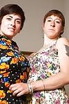 twee Smerig milfs Charlie & Louise zijn in hot lesbische actie