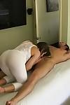 chaud Rachel Roxxx donne Un titjob et obtient baisée sur l' massage table