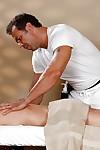MILF Verónica Avluv es Golpeando Con su muscular masajista en cam
